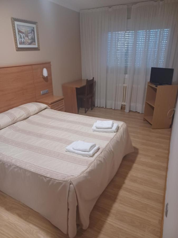 Hotel 2 De Mayo 2 Xinzo de Limia Dış mekan fotoğraf
