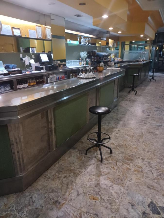 Hotel 2 De Mayo 2 Xinzo de Limia Dış mekan fotoğraf