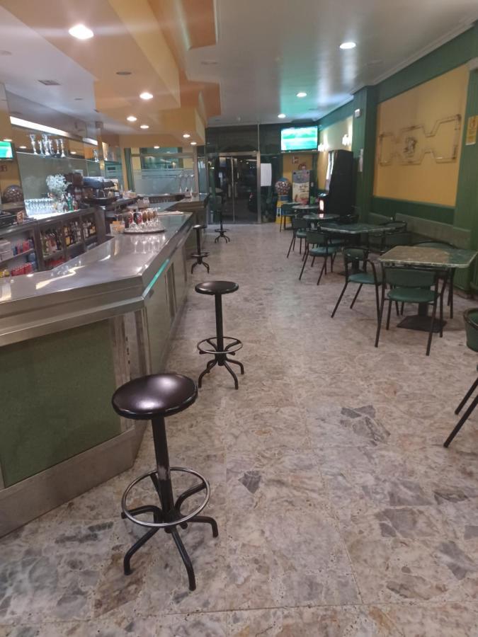 Hotel 2 De Mayo 2 Xinzo de Limia Dış mekan fotoğraf