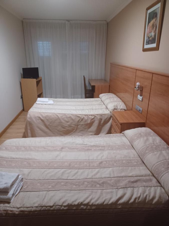 Hotel 2 De Mayo 2 Xinzo de Limia Dış mekan fotoğraf