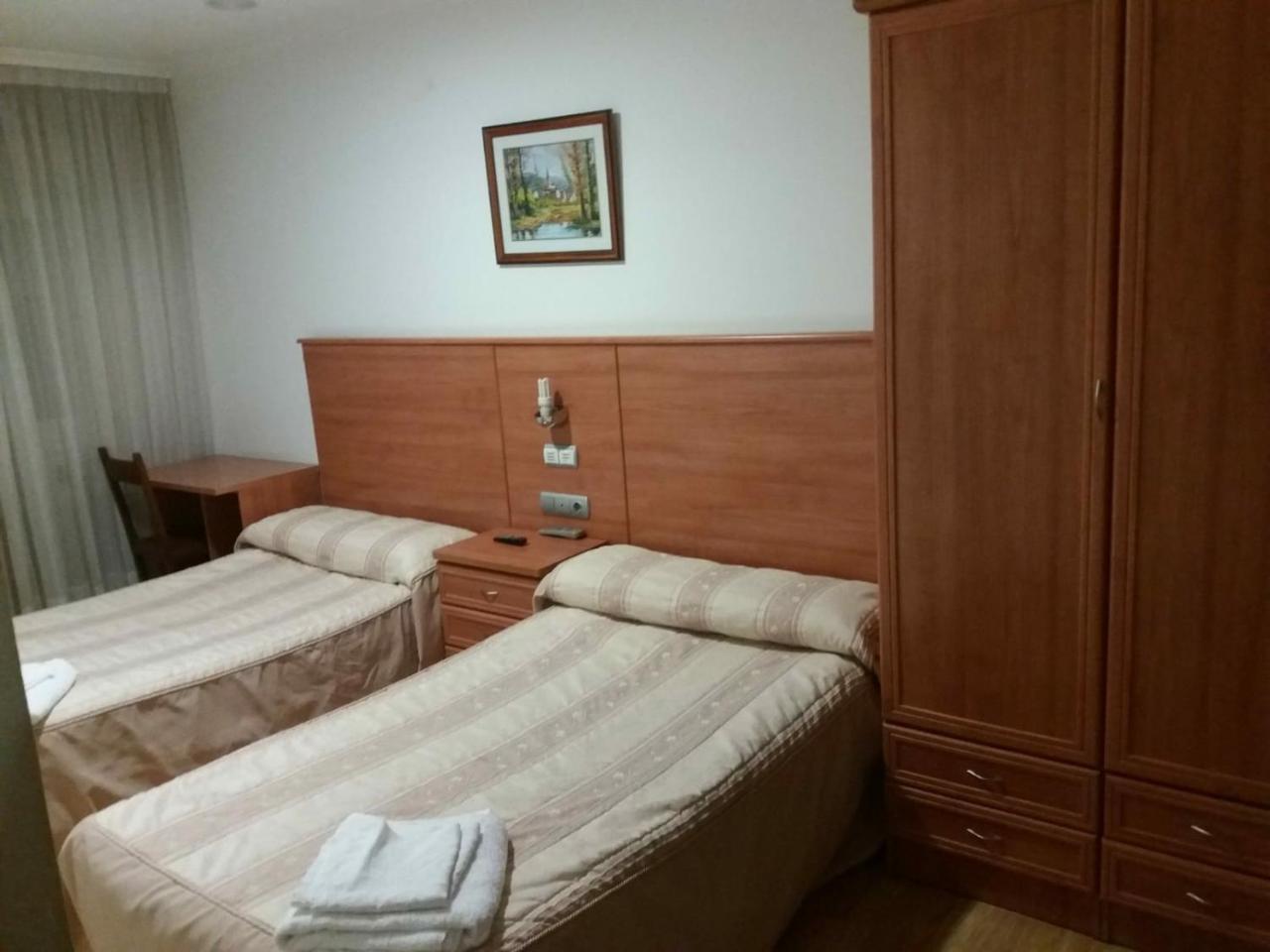 Hotel 2 De Mayo 2 Xinzo de Limia Dış mekan fotoğraf